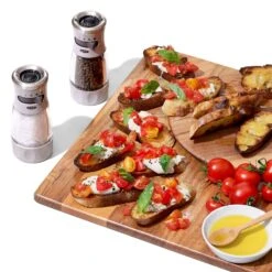 Contoured Mess-Free Pepper Grinder